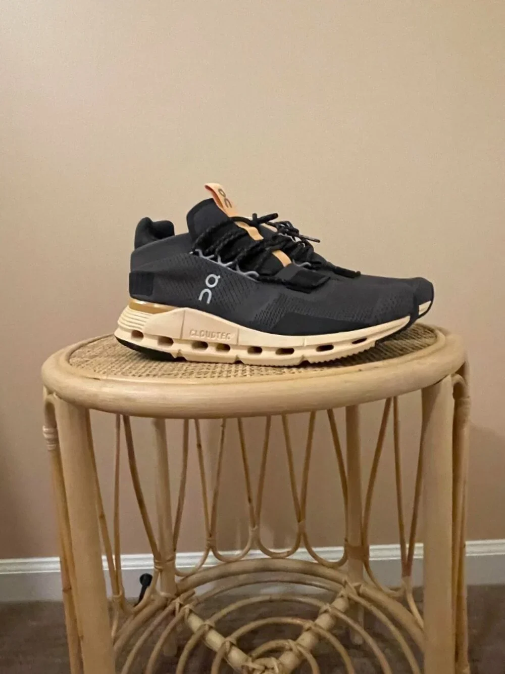 On Cloud Women's CloudTec Running Shoes Sz US 7